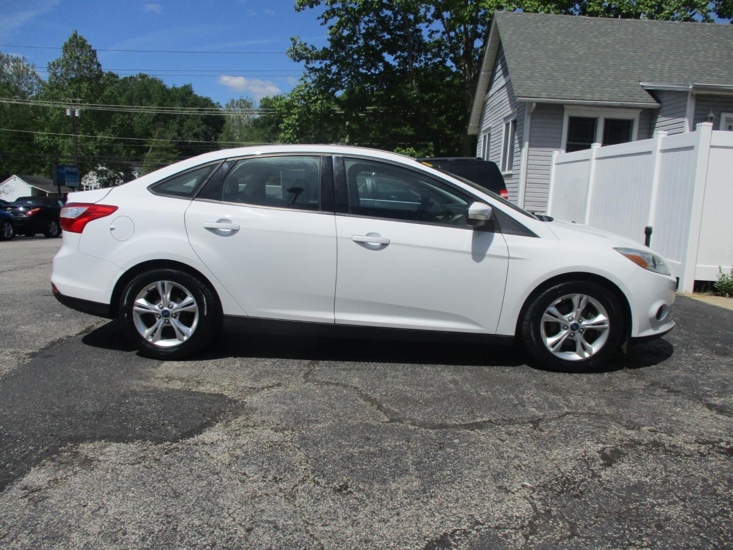 2014 WHITE Ford Focus SE Sedan (1FADP3F28EL) with an 2.0L L4 DOHC 16V engine, located at 540a Delsea Drive, Sewell, NJ, 08080, (856) 589-6888, 39.752560, -75.111206 - Photo#8